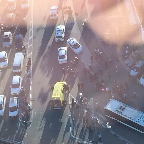 نقره لتكبير أو تصغير الصورة ونقرتين لعرض الصورة في صفحة مستقلة بحجمها الطبيعي