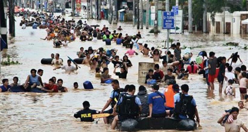 الفيضانات العارمة فى فيتنام تحصد أرواح 13 شخصا 33f22bbe8a5e60337364fe13b011ea05