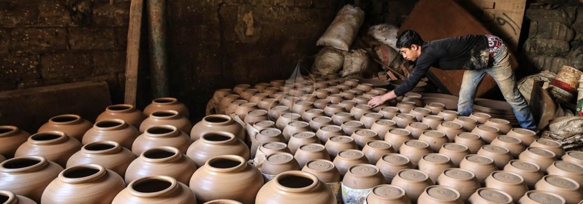بالصور:فلسطين اليوم ترافق صناعة الفخار بغزة