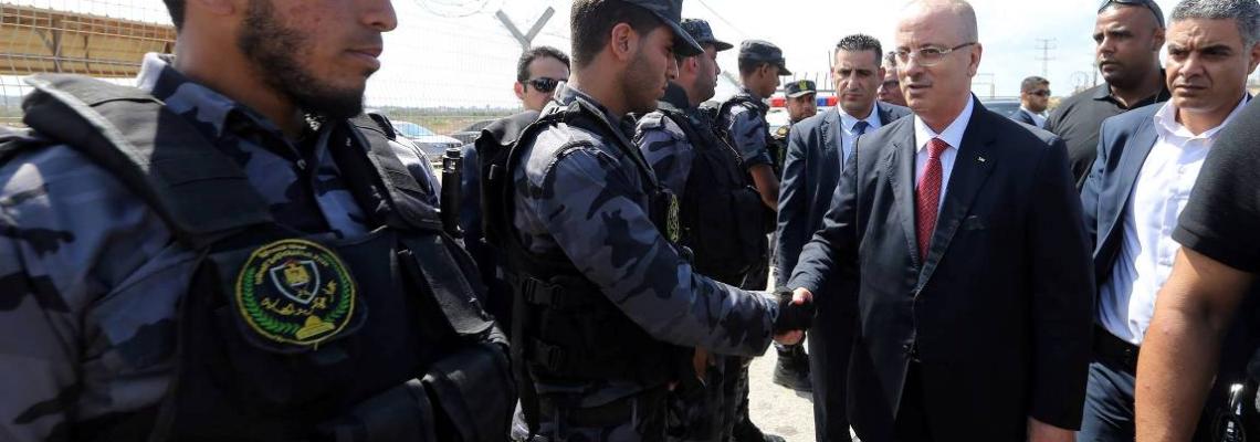 بالصور:رئيس الوزراء رامي الحمد الله  يختتم جولته في غزة بزيارة بيت الشهيد الراحل عرفات وتفقد مستشفى الشفاء ومشروع التحلية المركزية