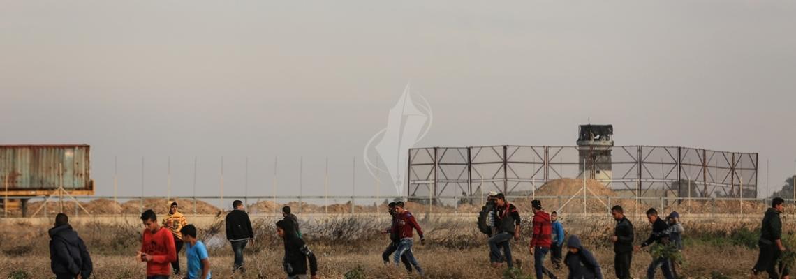 بالصور:مواجهات عنيفية بين الشبان الفلسطينيين وقوات الاحتلال في المنطقة التي يدعي جيش الاحتلال العثور على نفق فيها شرق خانيونس