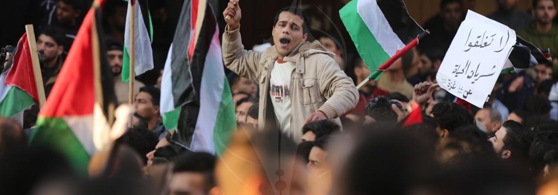 مئات الغزيين يخرجون في مسيرات احتجاجاً على تردي أوضاع القطاع