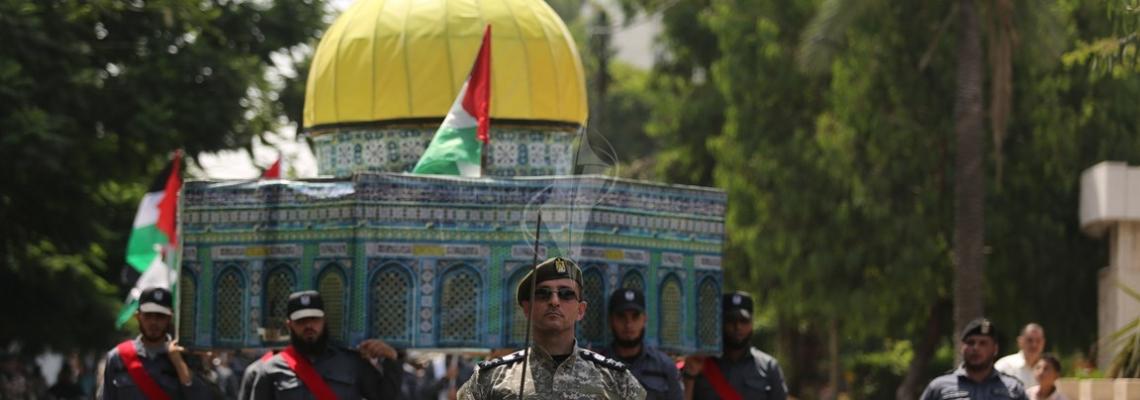 بالصور: الداخلية بغزة تُنظم استعراضاً عسكرياً تضامناً مع المسجد الأقصى