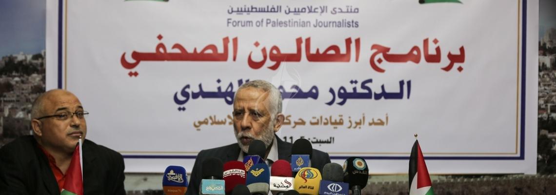 بالصور:د. محمد الهندي خلال حلقة نقاش ضمن برنامج الصالون الصحفي الذي ينظمه منتدى الإعلاميين الفلسطينيين"