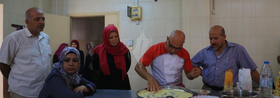 بالصور:طهاة فلسطينيون وايطاليون  يعدون أطباقاً تقليدية من كلا البلدين في قطاع غزة