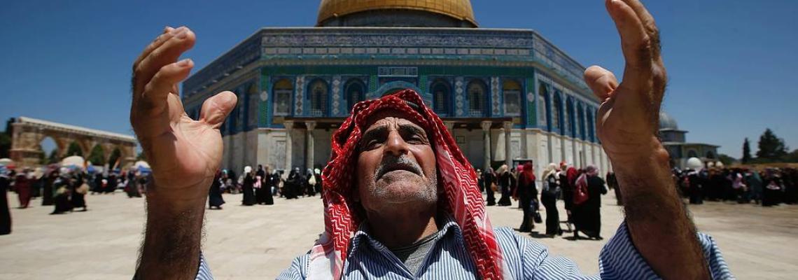 بالصور:المصلون في المسجد الاقصى المبارك فى الجمعة الاخيرة من شهر رمضان