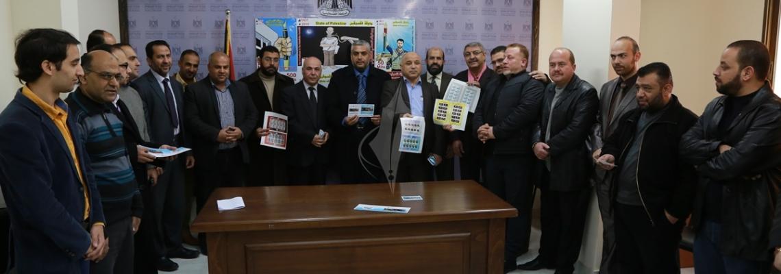 بالصور: تدشّن أول طابعًا بريديًا خاصًا بالصحفي الفلسطيني