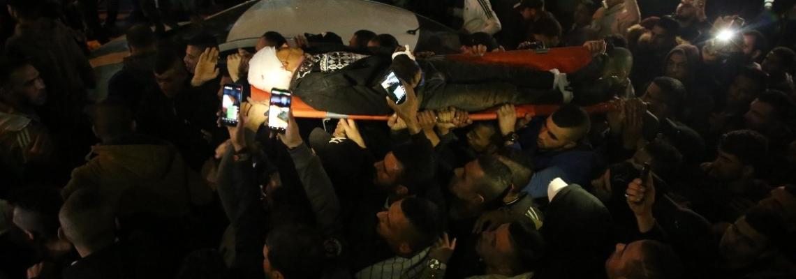 الشهيد الشاب عبد الله  طوالبه (19عاما) لدى وصوله مستشفى جنين الحكومي.