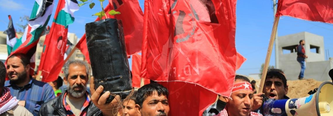 بالصور:الجبهة الديمقراطية تنظم مسيرة وزراعة اشجار شرق موقع ناحل العوز فى يوم الارض
