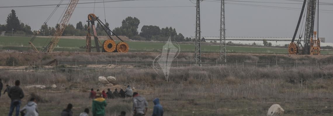 بالصور:غزيون يقفون ببسالة أمام قوات الاحتلال شرق قطاع غزة
