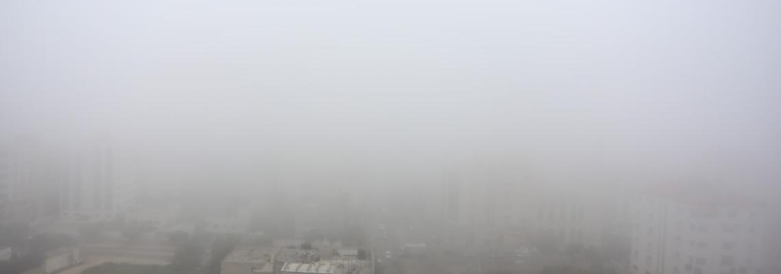 الضباب يغطي سماء قطاع غزة