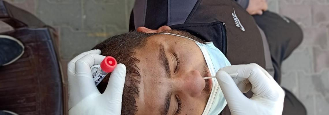 الطب الوقائي يجري مسحات "كورونا" عشوائية لمواطنين برفح.