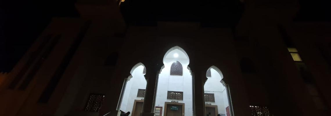 تعقيم المساجد استعدادا لافتتاحها فجر الاحد 10-1-2021