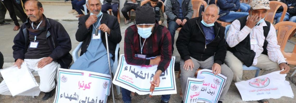 أهالي الشهداء غزة يضربون عن الطعام ليوم واحد احتجاجاً على عدم صرف السلطة لمستحقاتهم