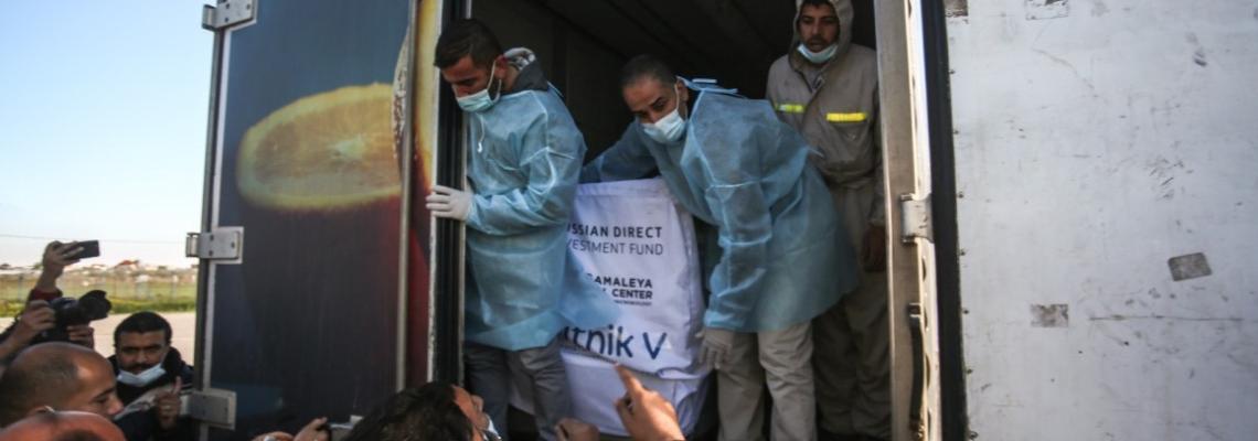 وصول 20.000 جرعة لقاح سبونتك V الروسي المضاد لكورونا عبر معبر رفح بدعم من الإمارات