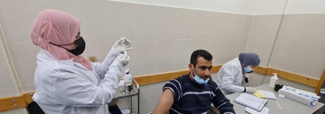 حملة التطعيم ضد "فيروس كورونا" تتواصل في قطاع غزة