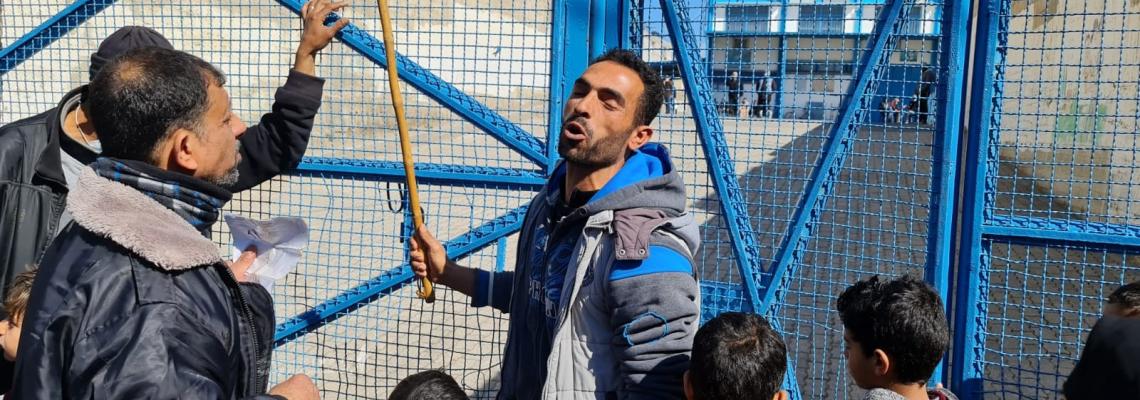 احتجاجات أمام مقر وكالة الغوث في خانيونس ضد تقليصات الكابونة