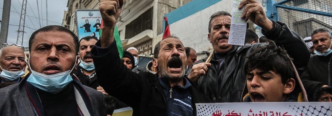 استمرار الاحتجاجات في قطاع غزة أمام مراكز توزيع المساعدات الغذائية ومقرات الأونروا