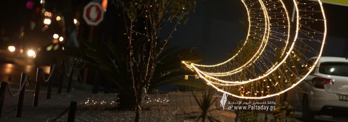 غزة تتزين بزينة وفوانيس شهر رمضان المبارك رغم الكساد والاوضاع الصعبة