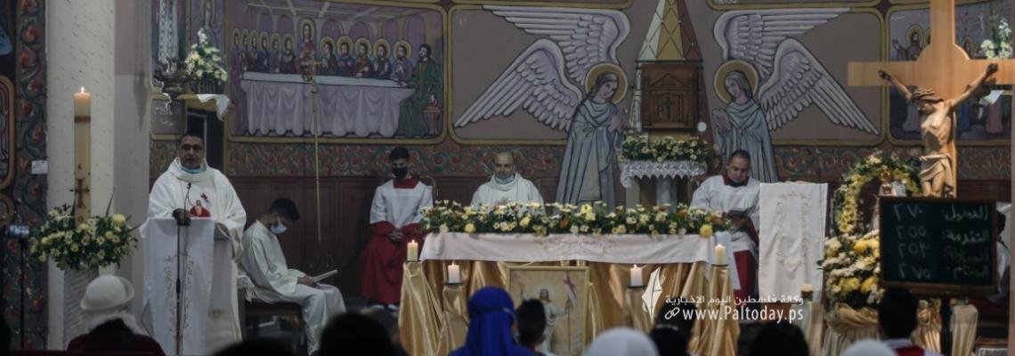 قداس عيد الفصح في الكنيسة الرومانية الكاثوليكية للعائلة المقدسة في مدينة غزة