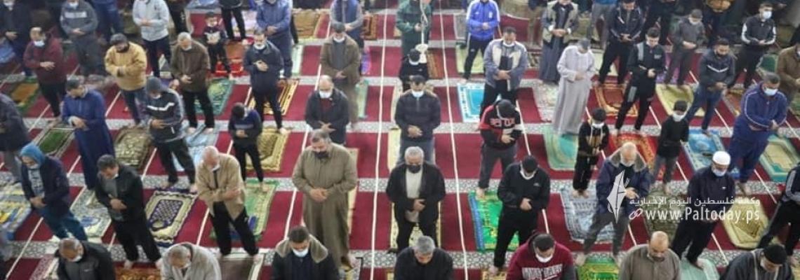 صلاة التراويح من مسجد الرحمن بمدينة غزة ضمن إجراءات السلامة والوقاية