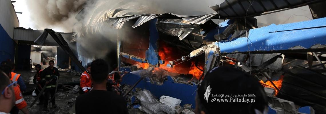 بالصور :آثار الدمار الذي خلفه القصف الإسرائيلي على مصنع "فومكو" شرق جباليا شمال القطاع.