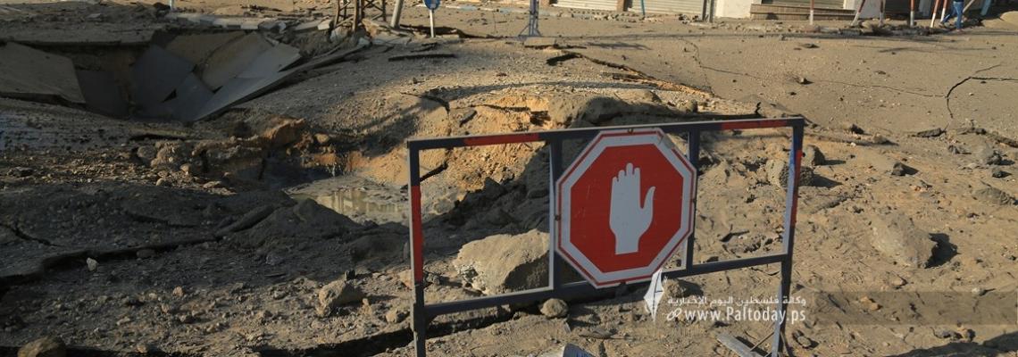 آثار الدمار الذي لحق بمفترق السرايا منتصف مدينة غزة
