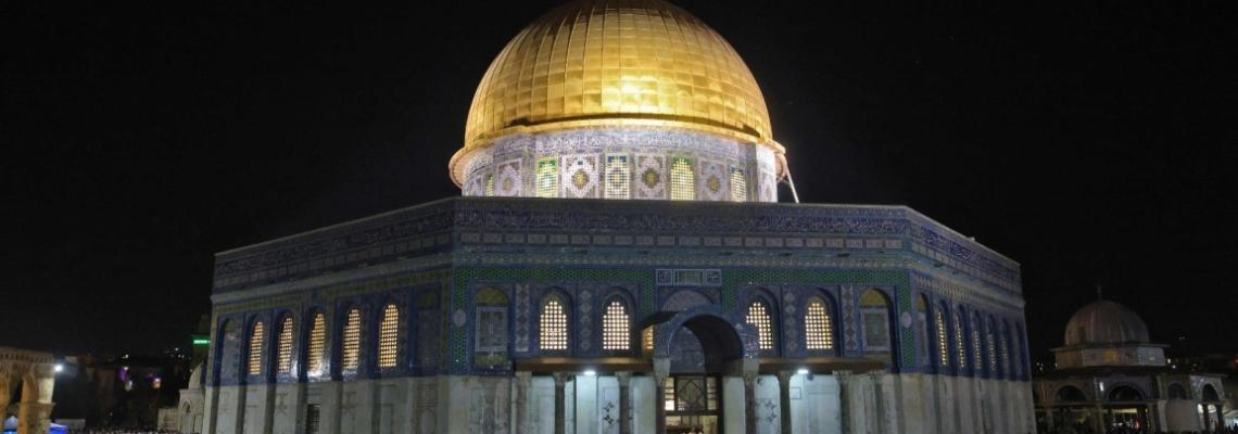 صلاة العشاء والتراويح في الأقصى قبل قليل