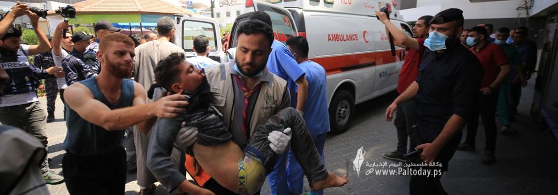 بالصور ..اصابات جراء استهداف شقة سكنية بعمارة الراءد وسط مدينة غزة