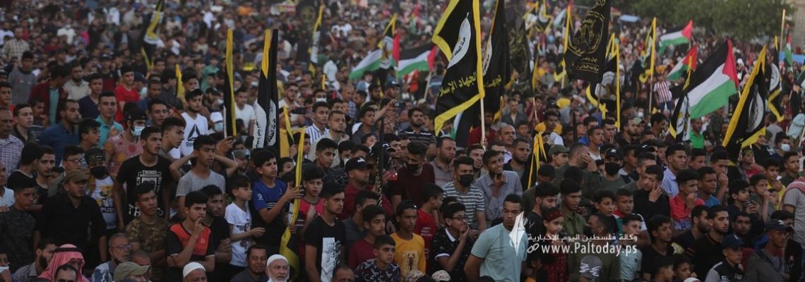 جماهير كبيرة تشارك في مهرجان "سيف القدس.. واقترب الوعد" على أرض ساحة السرايا