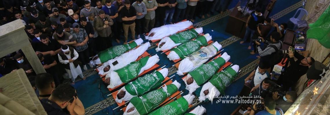 بالصور:غزة تودع كوكبة من شهداء كتائب القسام انطلاقاً من المسجد العمري