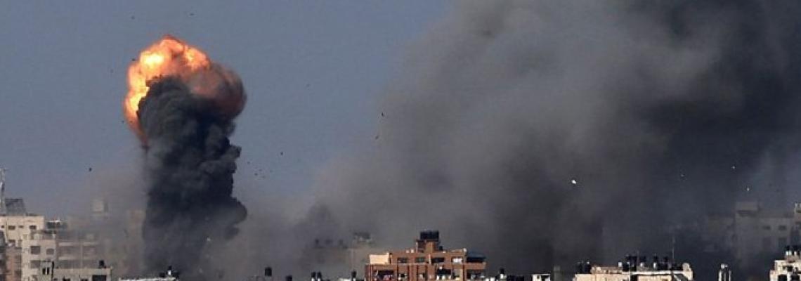 بالصور :مشاهد من القصف الجوي لطيران الاحتلال على قطاع غزة
