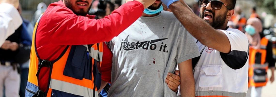 صور جديدة للإصابات داخل المسجد الاقصى المبارك