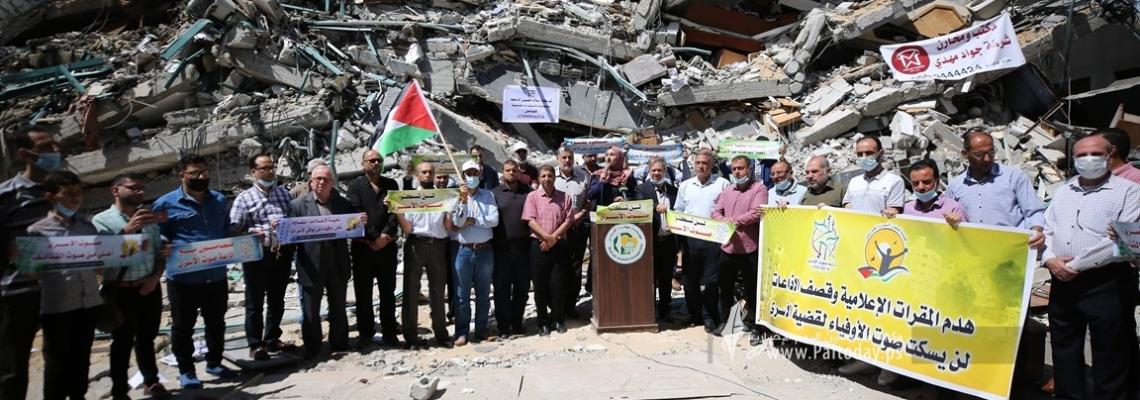 وقفة لمهجة القدس للتضامن مع إذاعة الأسرى التي قُصفت في برج الجلاء وسط غزة
