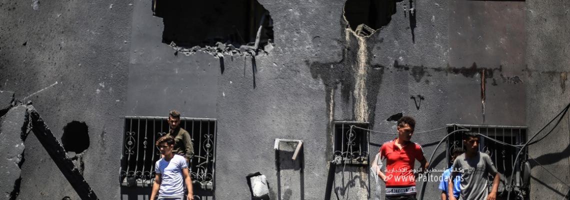 أثار الدمار التي خلفها القصف الإسرائيلي على منازل المواطنين فى مدينة خانيونس
