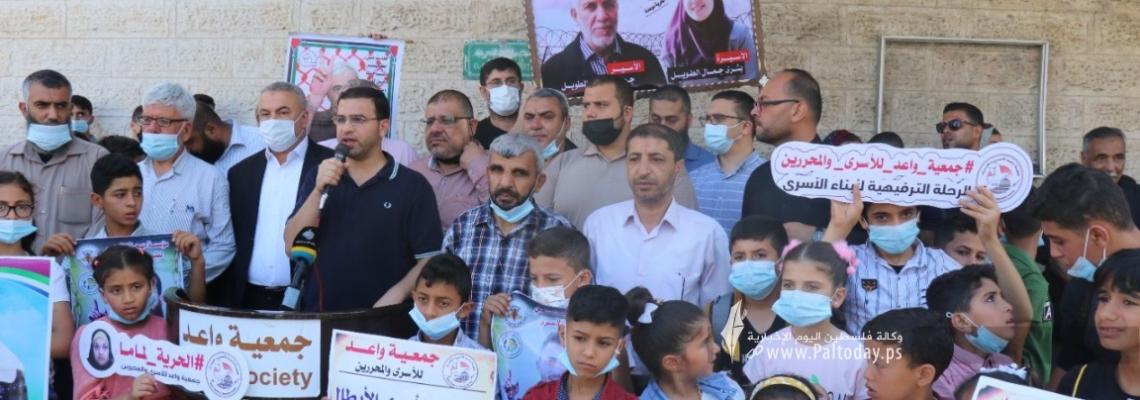 بالصور:مهجة القدس وواعد تنظمان وقفة دعم وإسناد مع الأسرى المضربين عن الطعام