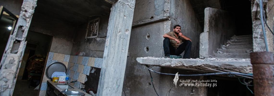 بالصور :فلسطينيون يتفقدون منازلهم المتضررة بعد اسبوع من العدوان الإسرائيلي على قطاع غزة