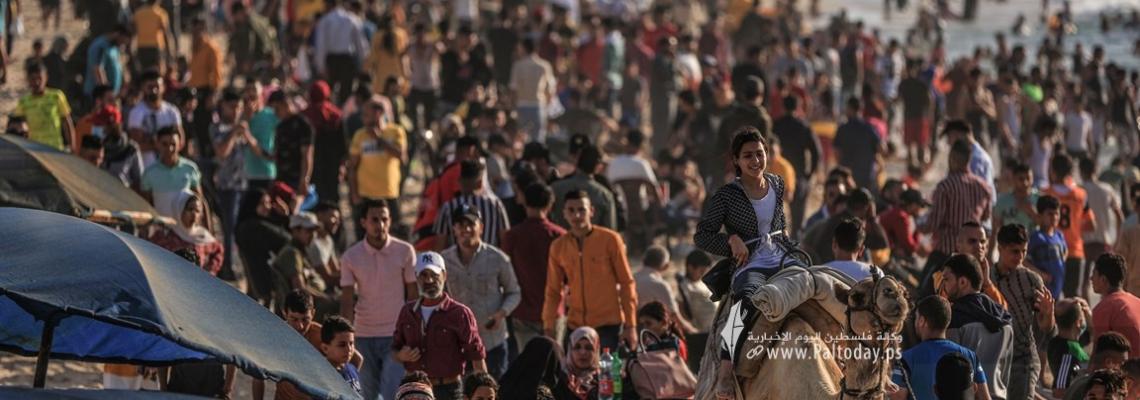 الحياة تعود إلى شواطئ غزة بعد 11 يوما من الحرب