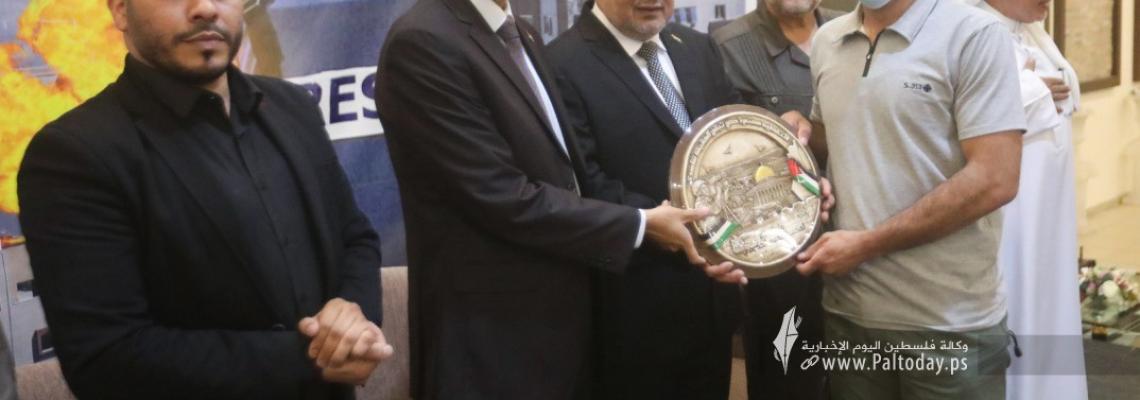 بالصور غزة: "الإعلام" تكّرم المؤسسات والطواقم الصحفية المستهدفة بالعدوان