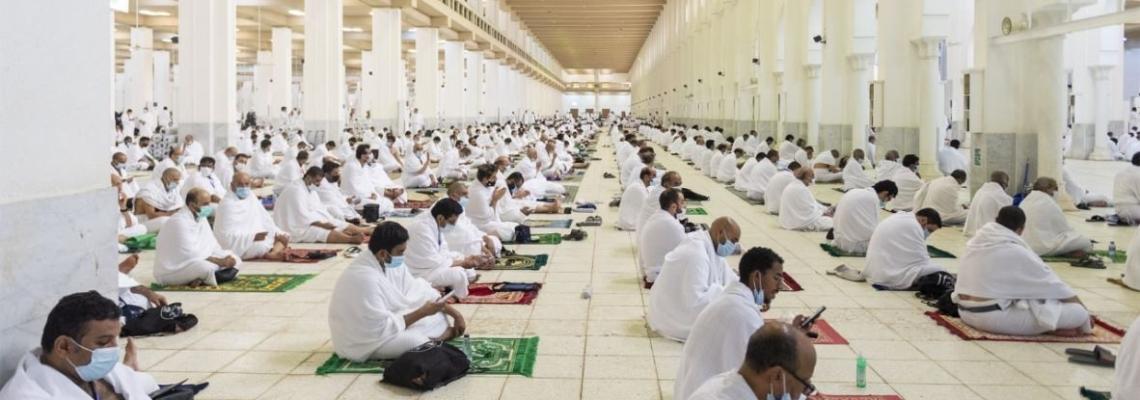 بالصور: توافد ضيوف الرحمن إلى مشعر عرفات