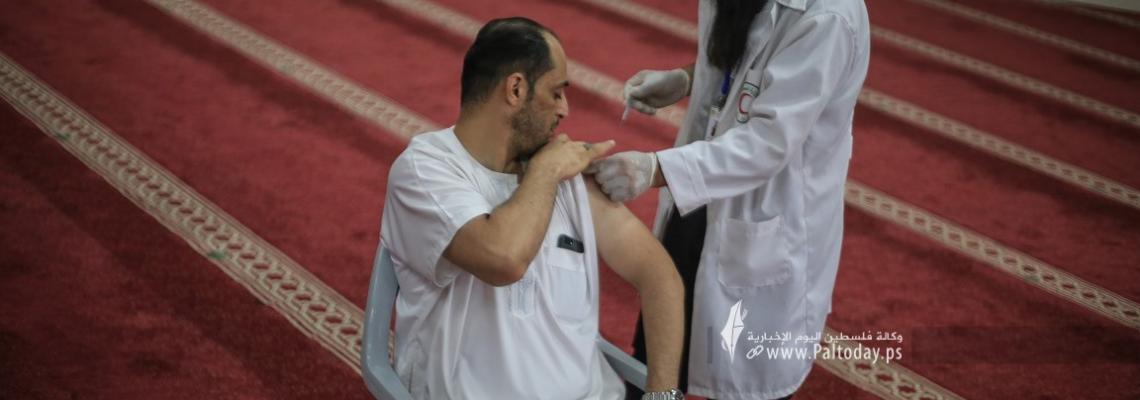 صحة غزة تبدأ حملة تطعيم المصلين في مساجد القطاع ضد كورونا