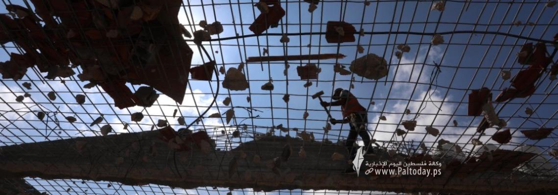 بالصور:استمرار عملية ازالة ركام المبانى التي دمرها العدوان "الاسرائيلي" على غزة