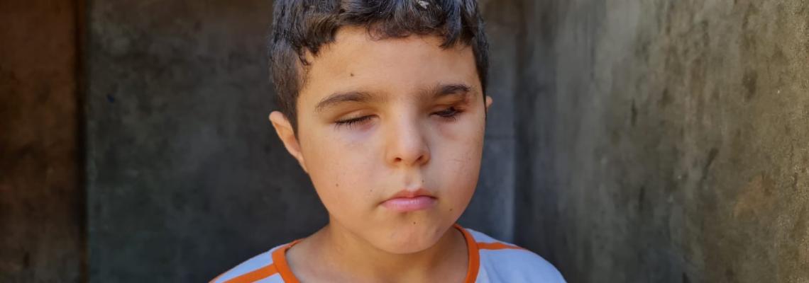 الطالب محمد شعبان من بيت لاهيا يُحرم من العودة لمدرسته بعد أن فقد بصره خلال العدوان الأخير