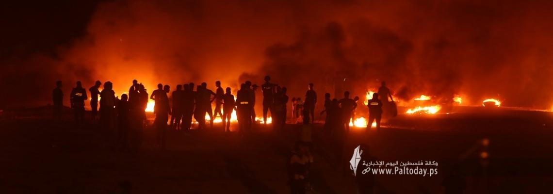 بالصور:فعاليات الإرباك الليلي على أرض مخيم العودة بمنطقة ملكة شرقي مدينة غزة رفضًا لاستمرار الحصار الإسرائيلي