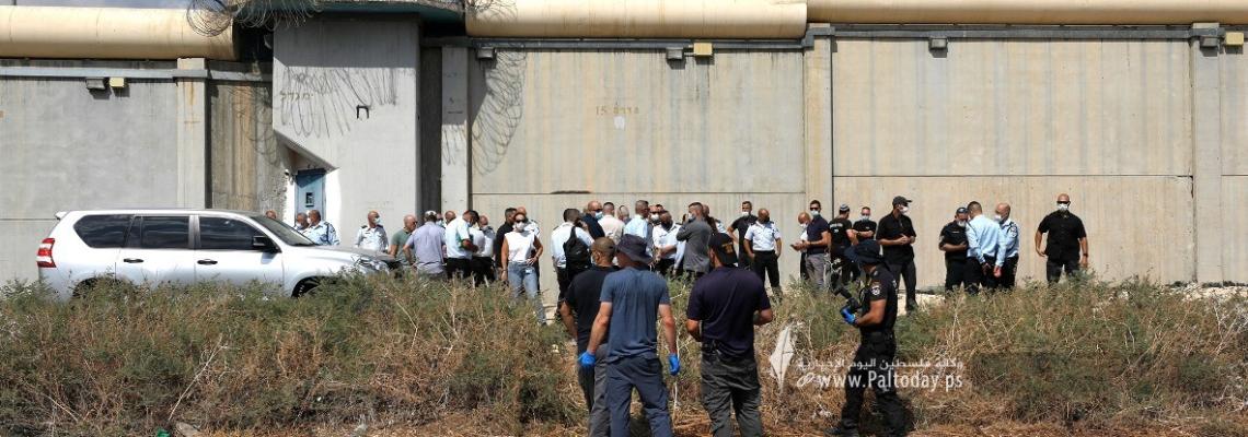 بالصور:سلطات الاحتلال تقر إجراءات أمنية مشددة في #سجن_جلبوع عقب نجاح 6 أسرى فلسطينيين في الفرار منه عبر نفق