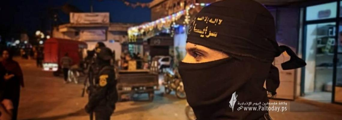 عرض عسكري ل سرايا القدس شرقي خان يونس ابتهاجاً بعملية انتزاع الحرية وتحيةً للأسرى الستة.