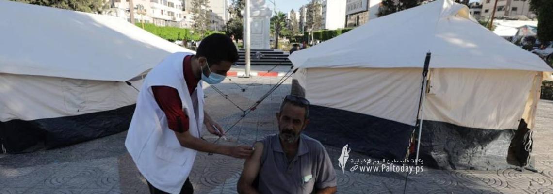 خيام للتطعيم ضد كورونا في منتزه الجندي المجهول بغزة