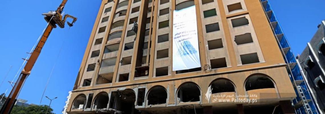 بالصور: بدء أعمال إزالة برج الجوهرة وسط مدينة غزة الذي تعرض  للقصف الإسرائيلي خلال العدوان الأخير في مايو 2021