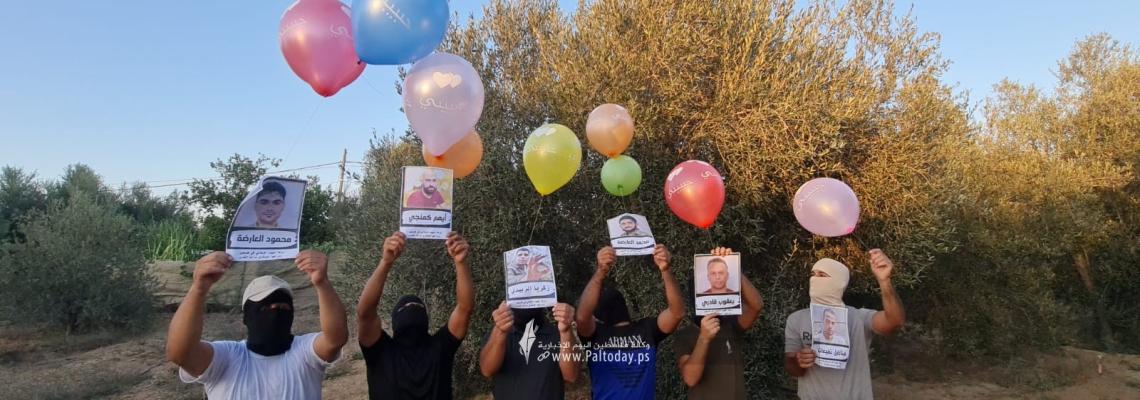 الشباب الثائر بغزة يطلق بالونات تحمل صور الاسرى أبطال نفق جلبوع