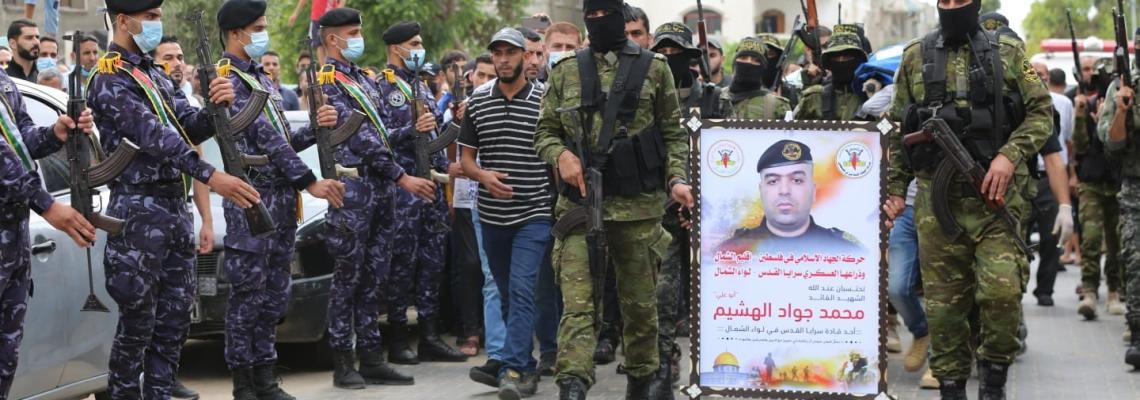 بالصور:تشييع جثمان القائد/ محمد الهشيم "أبو علي" أحد قادة السرايا في لواء الشمال، والذي توفي أمس متأثراً بإصابته بفيروس كورونا.
